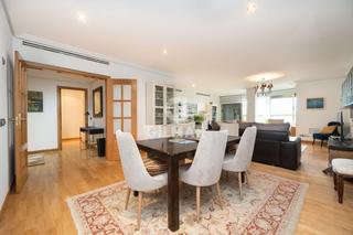 Appartamento in Peñagrande. Se ofrece este exclusivo penthouse en fuentelarreina, con vistas