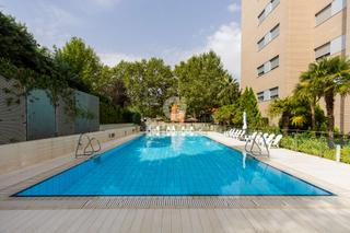 Piso en Mirasierra. Se presenta este magnífico e impecable piso de 256 m2, con 5 dor