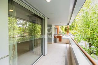 Pis a Mirasierra. Se presenta este magnífico e impecable piso de 256 m2, con 5 dor