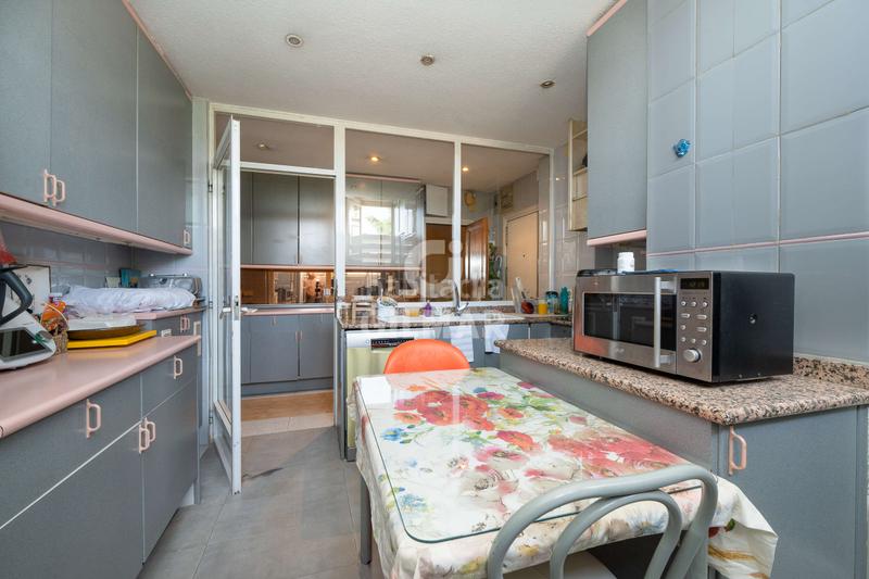 Foto 6e5a6e79-eb1e-4d8f-aef5-36e301bc7626. Pis amb calefacció aparcament piscina a Fuentelarreina Madrid