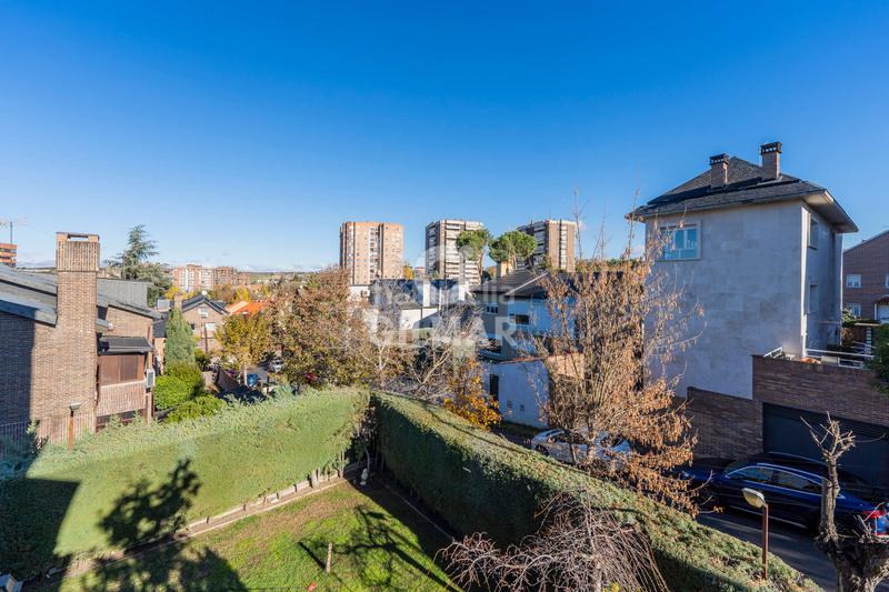 Foto 16b5bc27-3c29-468a-b3d8-90cc84e6227f. Maison jumelée avec chauffage parking piscine dans Peñagrande Madrid