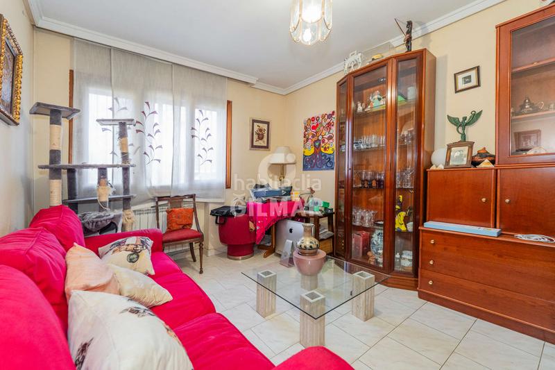 Foto 1a3baf6f-ac16-4c7b-a1c9-a79fa4e6d25f. Maison jumelée avec chauffage parking piscine dans Peñagrande Madrid