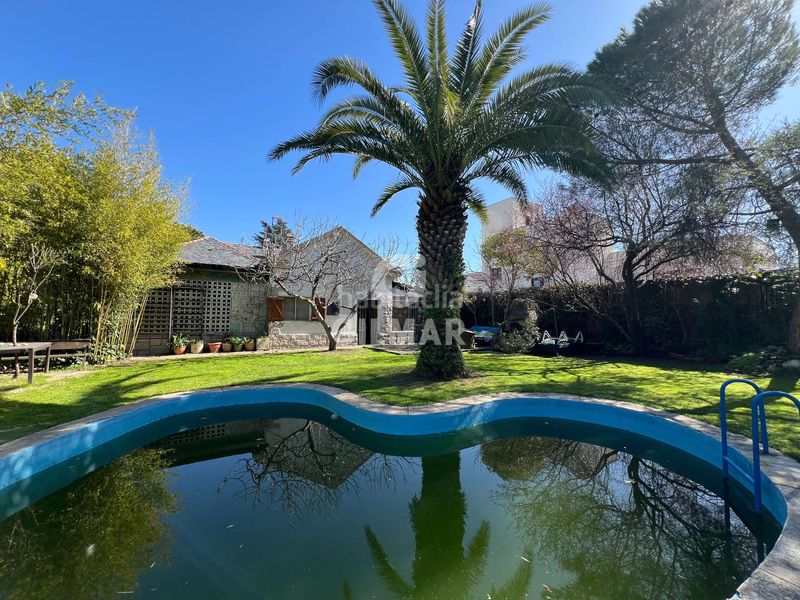 Chalet presentamos este encantador chalet independiente en Mirasierra con amplia parcela y gran potencial urbanístico. situado en una de en Madrid - Imagen 3