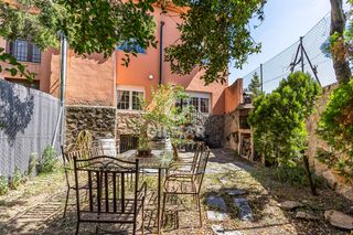 Doppelhaus in El Olivar-La Magdalena. Descubre este magnífico chalet pareado en colmenar viejo, una pr