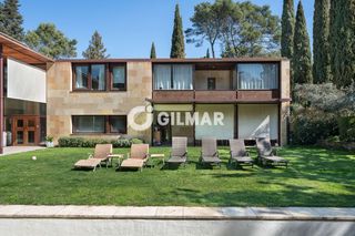 Xalet a Ciudad Universitaria. Se presenta esta extraordinaria residencia independiente de 850m