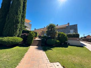 Appartement  Calle ángel alberquilla polín 9. Inmotorre vende estupendo dúplex en el centro de torrelodones pu
