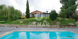 Chalet  Calle del parque. Magníficas vistas en ubicación excepcional