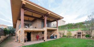 Chalet  Calle de las atalayas. Independiente en urbanización peña la pala