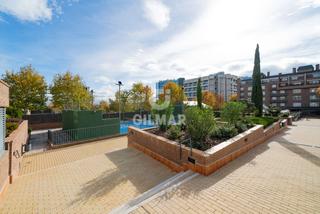 Planta baixa  Calle de juan de herrera. Presentamos un extraordinario bajo con jardín en vega de la mora