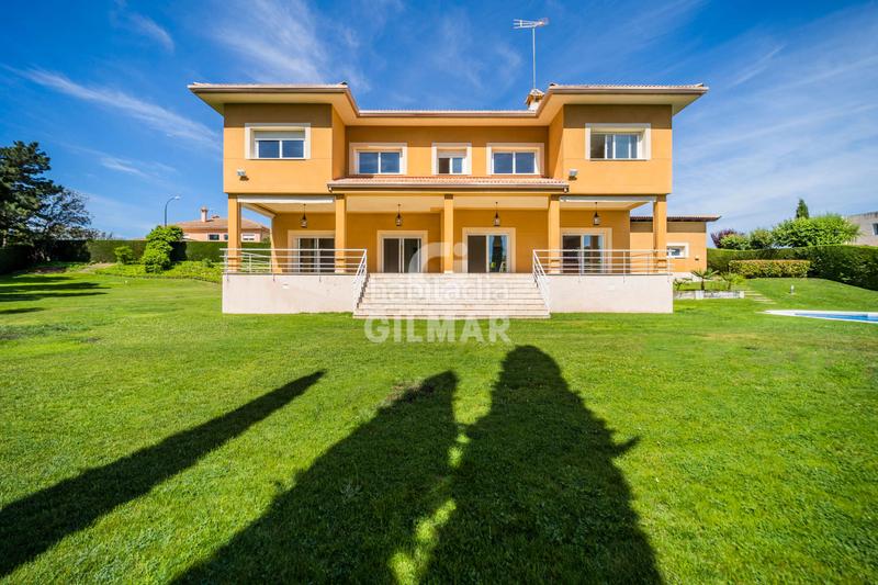 Foto 3ee098ef-1c04-41a6-bf6c-aeb3a98d1799. Chalet mit parking pool in Ciudalcampo