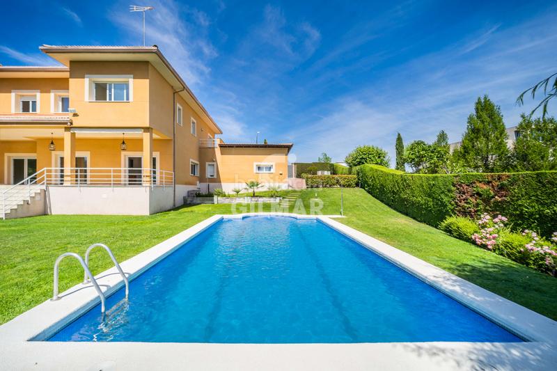 Foto f1347de9-62ea-433e-b346-571d19d18273. Chalet mit parking pool in Ciudalcampo