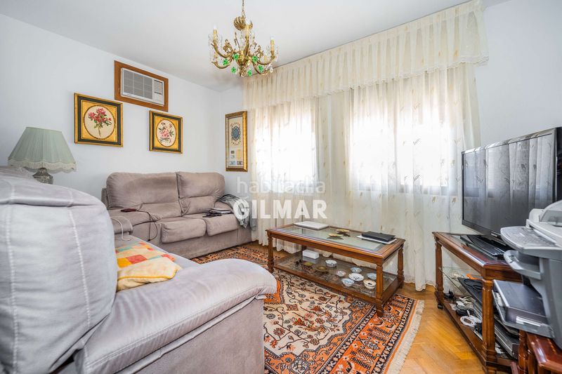 Foto 0d0c46ae-b7f8-411c-84b6-d633a4f8ba9e. Xalet amb xemeneia calefacció aparcament piscina a Valdelagua