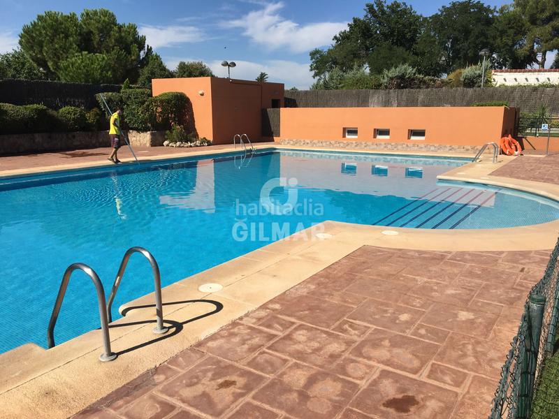 Foto d16413d9-399f-4ce6-b643-725590aff8b6. Casa bifamiliare con camino riscaldamento parcheggio piscina in Algete