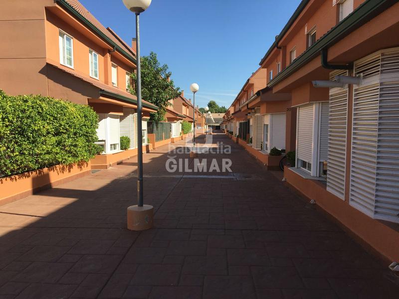 Foto f4383e67-ec2d-4b80-90cb-0f560707e14a. Casa bifamiliare con camino riscaldamento parcheggio piscina in Algete