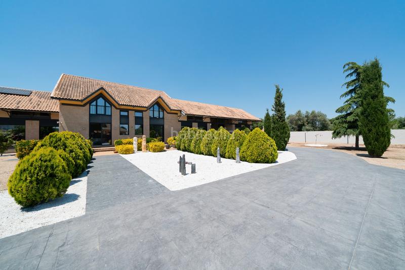 Foto 447cd3ba-c067-4ecb-a9da-09e76d093c45. Chalet with fireplace parking pool in Valdetorres de Jarama