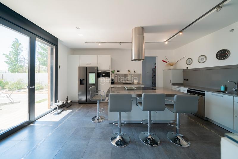 Foto 5fbf8a09-1070-4a0c-9244-bbcff0fe9f8f. Chalet with fireplace parking pool in Valdetorres de Jarama