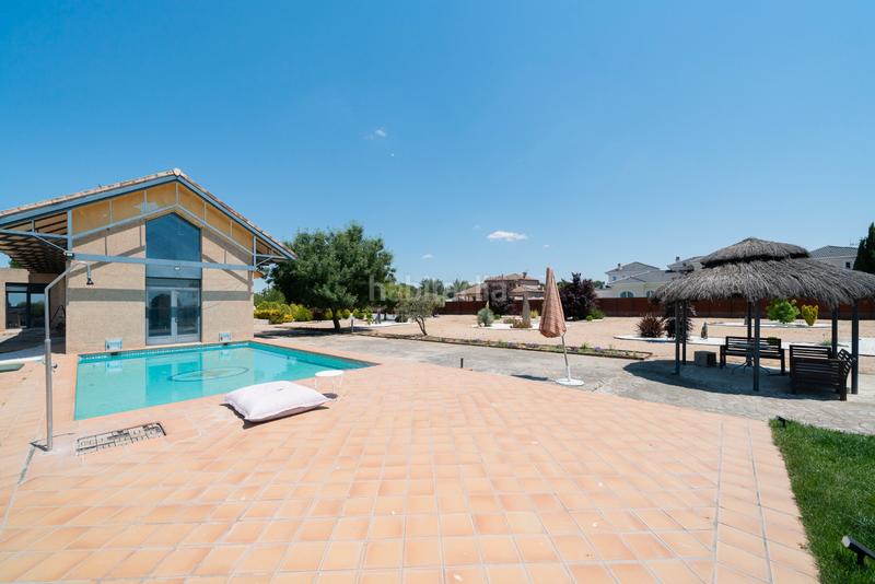 Foto d25fafcc-71dd-4dd0-9607-8bb1f1f66d26. Chalet with fireplace parking pool in Valdetorres de Jarama