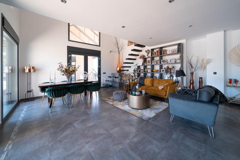 Foto f894fce4-2a31-42e1-8dbd-fba0a3745dfd. Chalet with fireplace parking pool in Valdetorres de Jarama