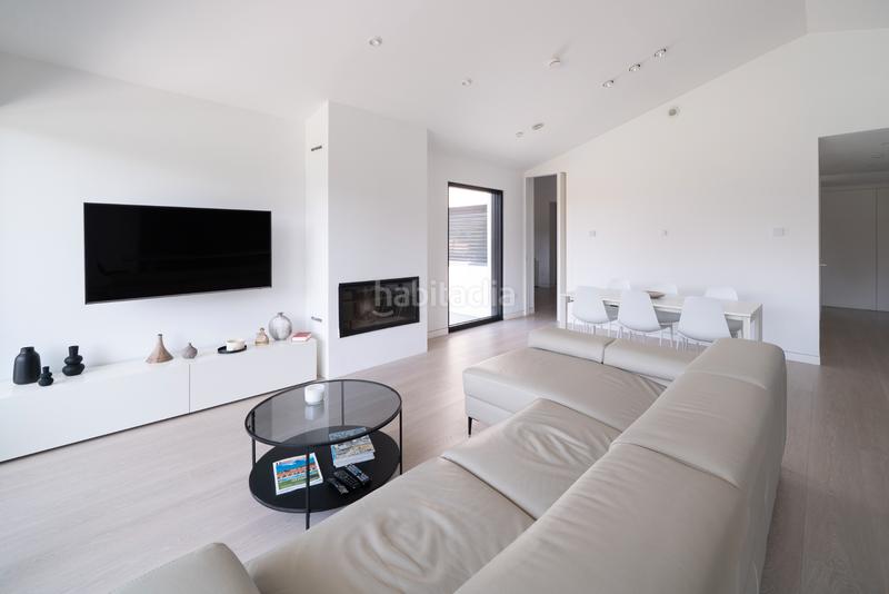 Foto e1db1cba-ec1f-4738-8975-b9bbe7f4c7a8. Chalet avec cheminée chauffage parking piscine dans Guadalix de la Sierra