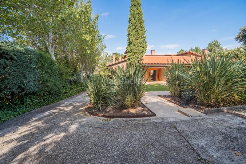 Foto c8f5b92f-342d-4d3d-93bc-5ac4ec6495ea. Chalet con camino riscaldamento parcheggio piscina in Ciudalcampo