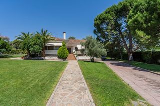 Xalet a Valdelagua. Villa en un sola planta en la urbanización privada valdelagua