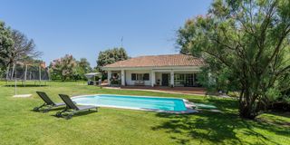 Chalet in Valdelagua. Villa en un sola planta en la urbanización privada valdelagua