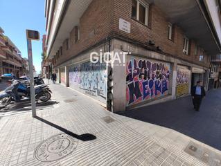 Location Local commercial  Camelies. Local en calle de les camlies