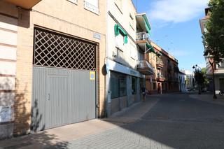 Car parking en Calle hormigo 8