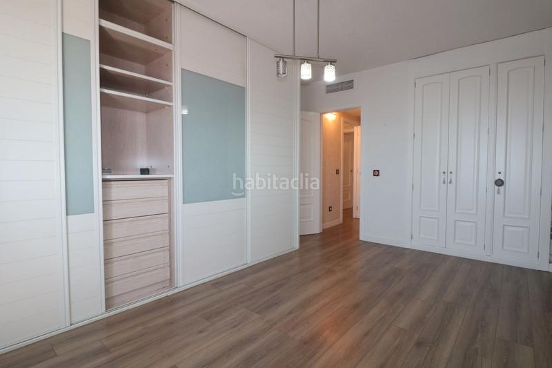 Foto ac8c1d8b-2602-40a4-94b2-d243f32faca1. Attico con riscaldamento parcheggio piscina in San Isidro Getafe