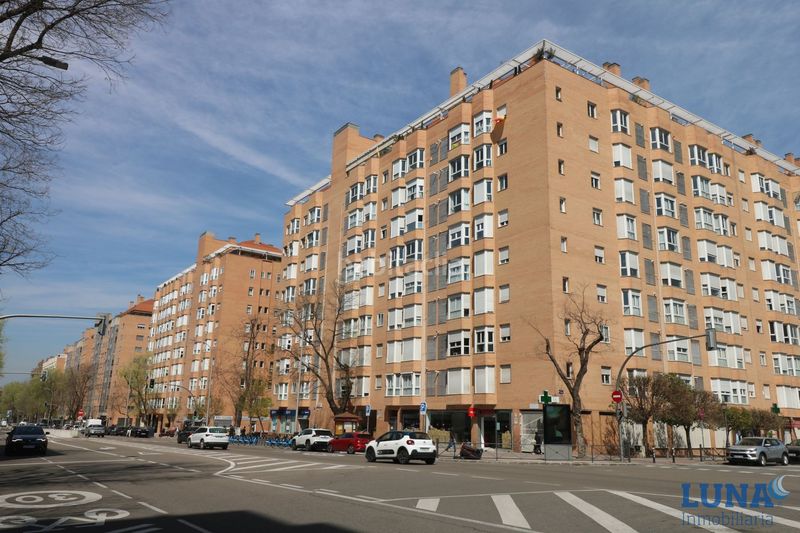 Foto 3e17ca74-ea38-4577-aad2-6bd1d32a57a4. Piso en paseo de la florida 10 en Casa de Campo Madrid