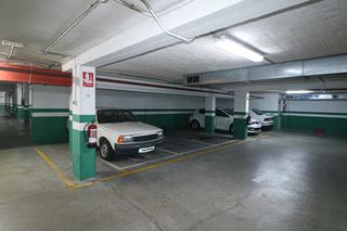 Parking coche en Avenida Reyes Catolicos 21