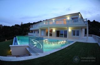 Chalet  Les gavarres. Zona de lujo. muy tranquila y verde.