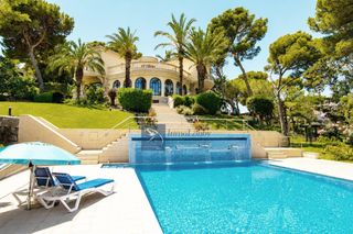Casa  Antoni gaudi. Calongecasa