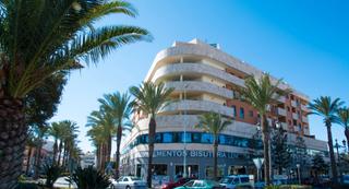 Rent Car parking in Calle dr. lópez ibor r 1a. Plaza de garaje junto al mercado de abastos de roquetas centro.