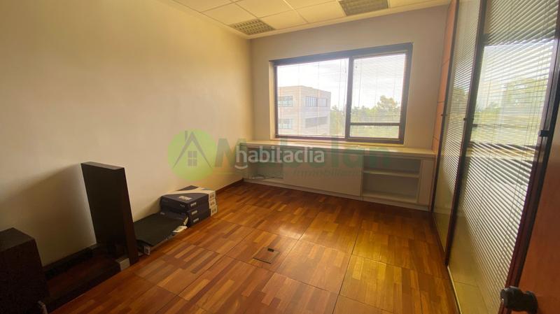 Foto 2446e54b-4df3-4ec4-ab6b-465ff07daa91. Rent office space with heating in Las Matas-Peñascales Rozas de Madrid (Las)