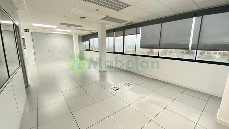 Foto 4db24adf-3bb5-40da-8872-de392f22b37f. Location bureau avec parking dans El Pinar-Punta Galea Rozas de Madrid (Las)