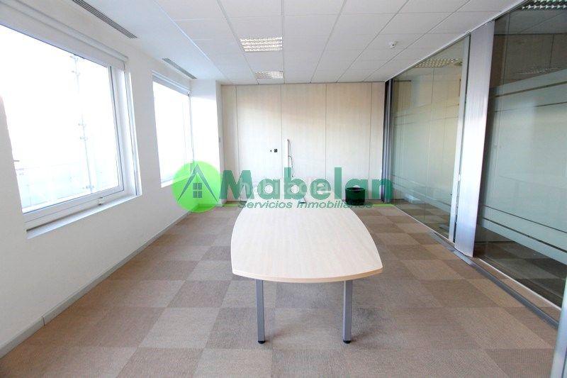 Foto f0d0af0f-5f1c-4e11-b373-9ff15f7b35c8. Lloguer oficina amb calefacció a Parque Empresarial Rozas de Madrid (Las)