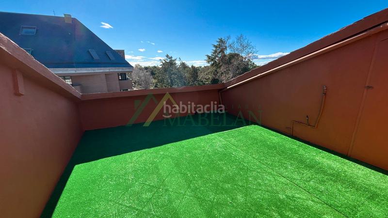 Foto f310dbd9-a6fd-4caa-9403-255baa84a5a9. Casa adossada amb xemeneia calefacció aparcament piscina a Rozas de Madrid (Las)