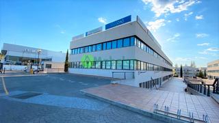 Rent Office space in El Pinar-Punta Galea. Las rozas, punta galea, centro de negocios, km23 de la carretera