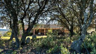 Masía en Pino Alto-Navarredonda. Fantástica finca rústica emplazada en plena naturaleza con vista