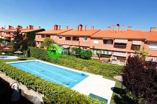 Casa adossada  Calle sierra morena. Las rozas, club de golf, chalet adosado en tres plantas, 270m2 d