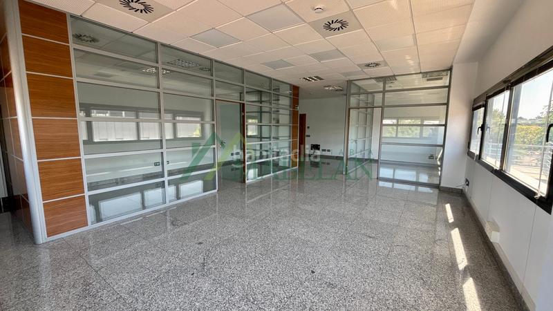 Foto a0328df2-30fa-4187-8f36-1c177cd4a690. Location bureau dans calle copenhague 4 dans Europolis Rozas de Madrid (Las)