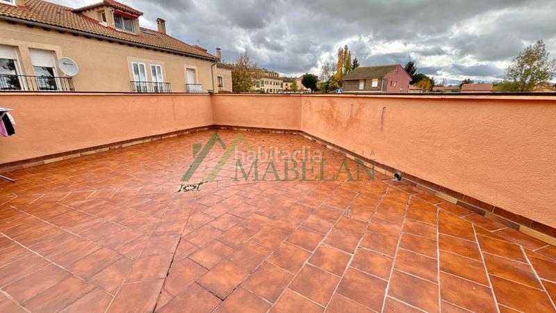 Foto 257c2455-ae80-4a32-92fe-71b0ac537a61. Chalet . chalet independiente en perfecto estado! 200m2 construidos en dos plantas, con jardín de 148m2. parcela 253m2. en Torrecaballeros