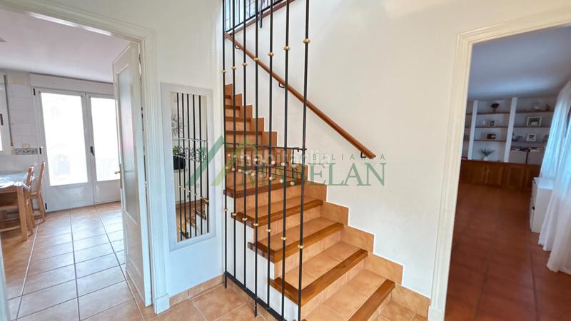 Foto 30935272-1898-4903-92fa-2747239b0f7b. Chalet . chalet independiente en perfecto estado! 200m2 construidos en dos plantas, con jardín de 148m2. parcela 253m2. en Torrecaballeros