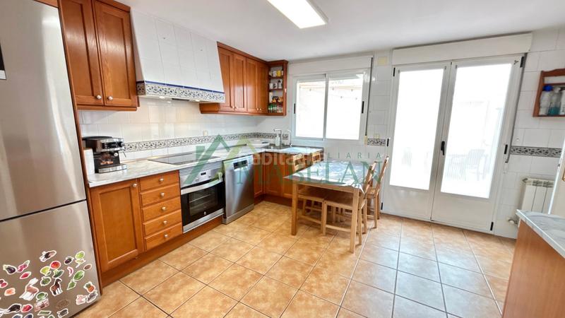 Foto 44faa2fa-4c21-4420-9d31-79f87b724ee3. Chalet . chalet independiente en perfecto estado! 200m2 construidos en dos plantas, con jardín de 148m2. parcela 253m2. en Torrecaballeros