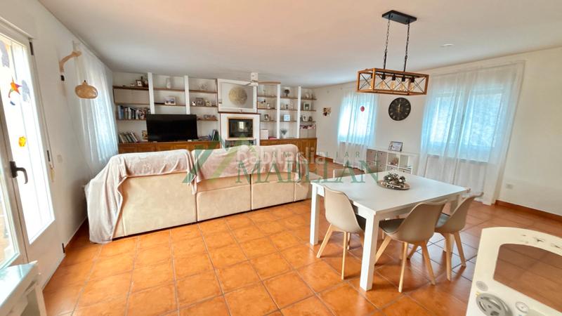 Foto 59188fca-73d4-428d-90af-1aa185df300c. Chalet . chalet independiente en perfecto estado! 200m2 construidos en dos plantas, con jardín de 148m2. parcela 253m2. en Torrecaballeros