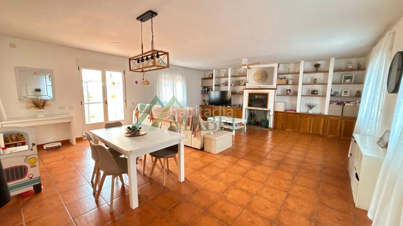 Foto 7b336df2-dc53-48c8-988d-ed3d100c2c0a. Chalet . chalet independiente en perfecto estado! 200m2 construidos en dos plantas, con jardín de 148m2. parcela 253m2. en Torrecaballeros