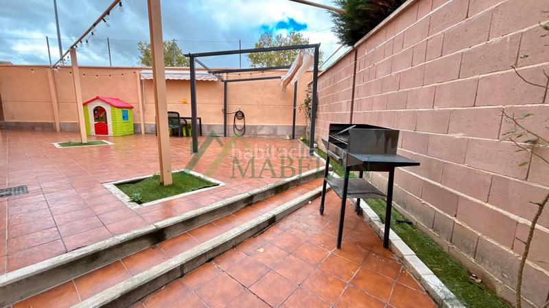 Foto b2989647-9996-4752-91ec-f70471656cda. Chalet . chalet independiente en perfecto estado! 200m2 construidos en dos plantas, con jardín de 148m2. parcela 253m2. en Torrecaballeros
