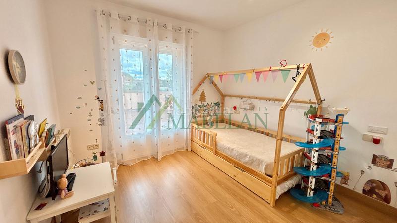 Foto c6b3cccc-d72f-4915-a389-9da02001ed80. Chalet . chalet independiente en perfecto estado! 200m2 construidos en dos plantas, con jardín de 148m2. parcela 253m2. en Torrecaballeros