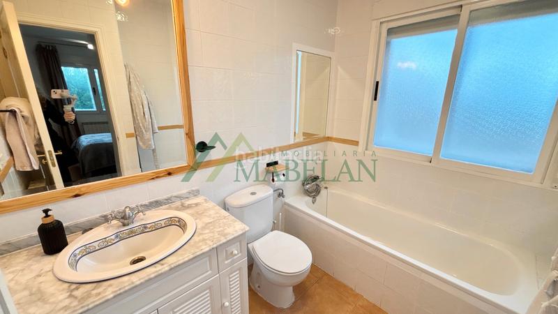 Foto cb81d3cd-1739-41fe-b89a-e9496f0affbf. Chalet . chalet independiente en perfecto estado! 200m2 construidos en dos plantas, con jardín de 148m2. parcela 253m2. en Torrecaballeros